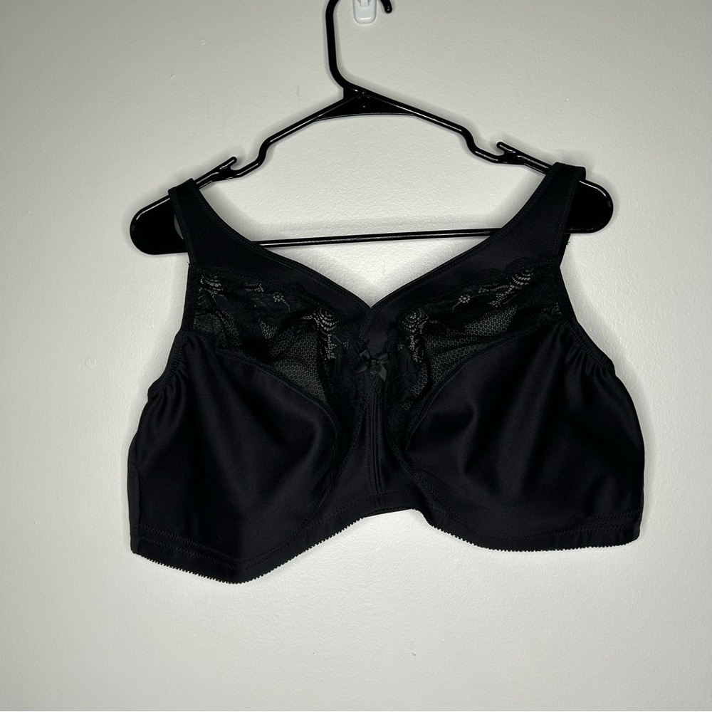 Glamorise Elegant Black Lace Women's Bra with Adjustable Straps Size 48F.